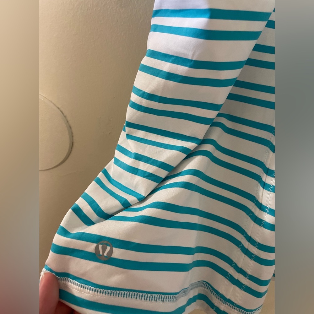 ✨Lululemon Free To Be Tank Striped Spry Blue Size 2 - Picture 9 of 14